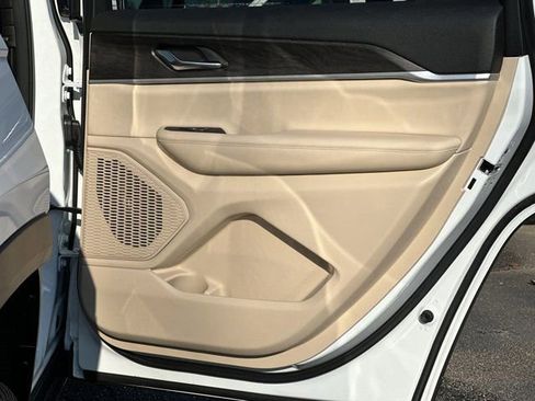 New 2025 Jeep Grand Cherokee L Limited image 16
