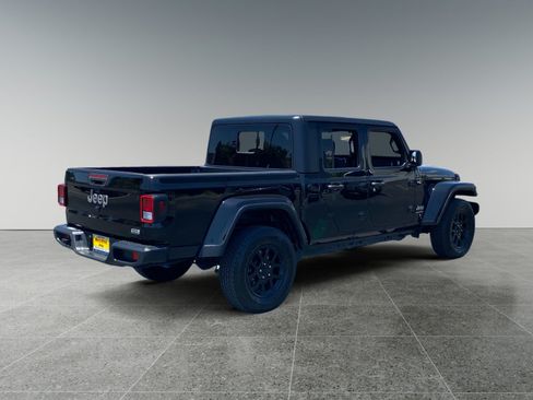 Used 2023 Jeep Gladiator Overland AWD/4WD image 5