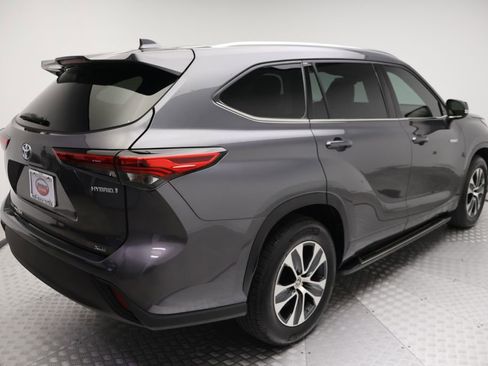 Used 2021 Toyota Highlander XLE FWD image 8