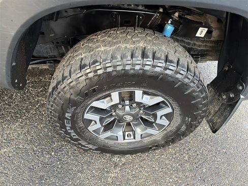 Used 2022 Toyota Tacoma TRD Off-Road image 11