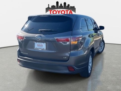 Used 2015 Toyota Highlander LE image 6