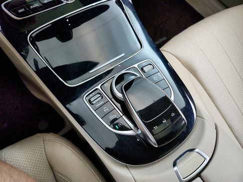 Used 2017 Mercedes-Benz E 300 image 18