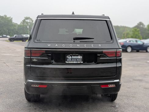 Used 2025 Jeep Wagoneer 4WD image 8