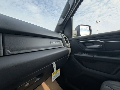 New 2026 RAM 1500 4x4 Crew Cab image 35