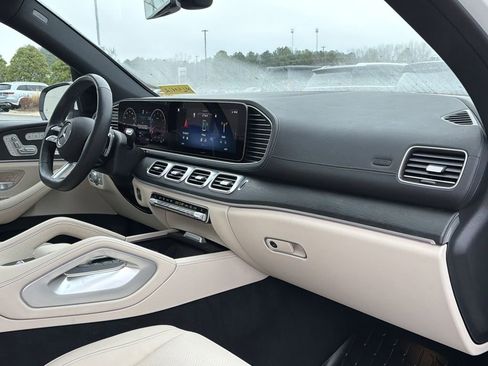 Used 2024 Mercedes-Benz GLS 450 4MATIC image 29
