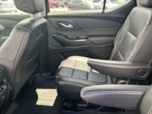 Used 2021 Chevrolet Traverse RS AWD/4WD image 32