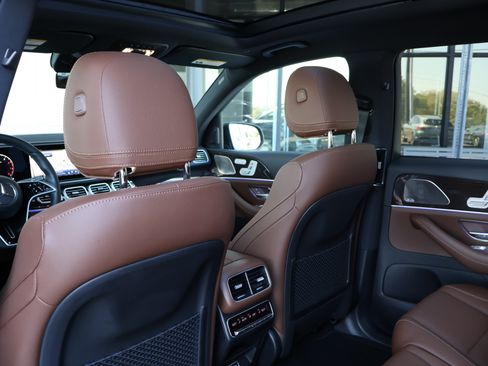 Certified 2025 Mercedes-Benz GLS 450 4MATIC image 19