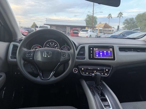 Used 2018 Honda HR-V EX image 24