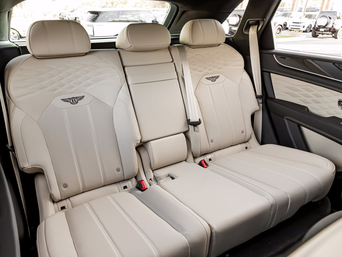 Used 2026 Bentley Bentayga AWD/4WD image 34
