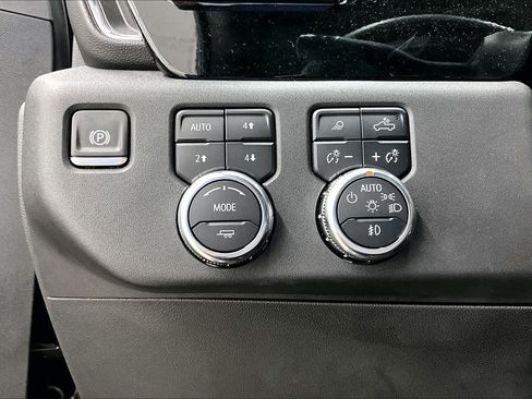 Used 2024 GMC Sierra 1500 SLT AWD/4WD image 33