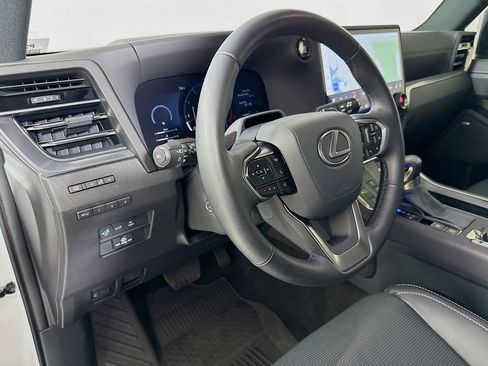 Certified 2025 Lexus GX 550 w/ Cold Area Package AWD/4WD image 9