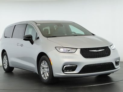New 2026 Chrysler Pacifica Select