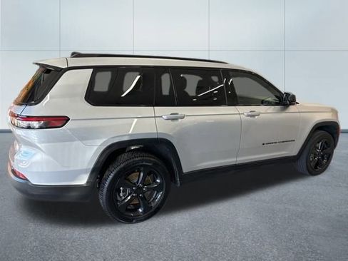 Used 2023 Jeep Grand Cherokee L Laredo image 8