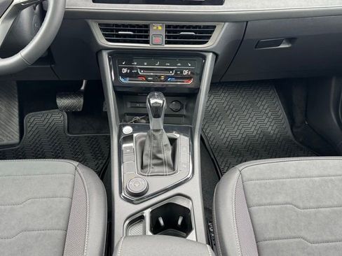 New 2026 Volkswagen Taos SE image 15