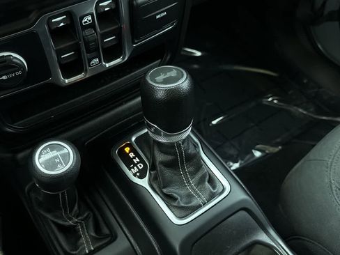 Used 2022 Jeep Wrangler Unlimited Sahara AWD/4WD image 20