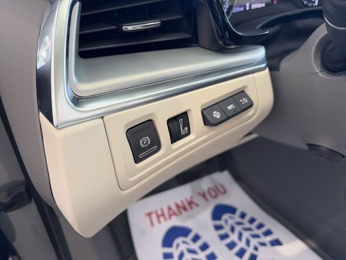 Used 2023 Cadillac XT5 Premium Luxury w/ Technology Package FWD image 21