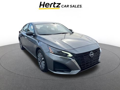 Used 2025 Nissan Altima 2.5 SV image 1
