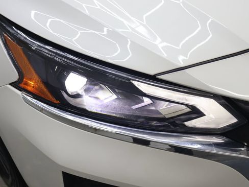 Used 2024 Nissan Altima 2.5 SV FWD image 28