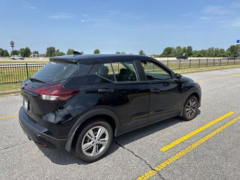 Used 2023 Nissan Kicks S w/ Interior Electronics Package FWD image 5