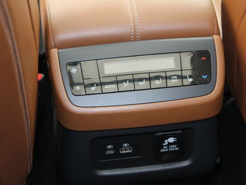 Used 2024 Nissan Pathfinder Platinum AWD/4WD image 18