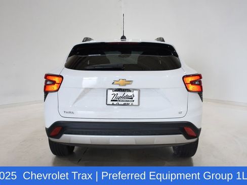 Used 2025 Chevrolet Trax LT image 5