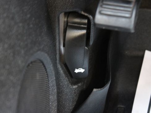 Used 2013 Chevrolet Avalanche LTZ AWD/4WD image 30