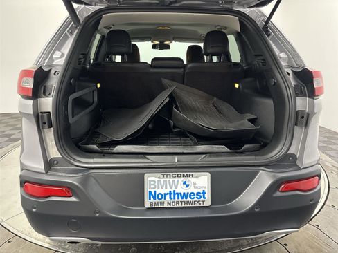 Used 2018 Jeep Cherokee Limited image 21