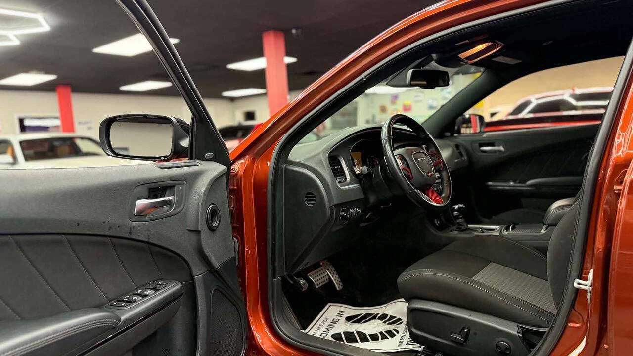 Used 2022 Dodge Charger R/T w/ Blacktop Package RWD image 9