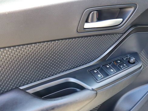 Used 2018 Toyota C-HR XLE FWD image 37