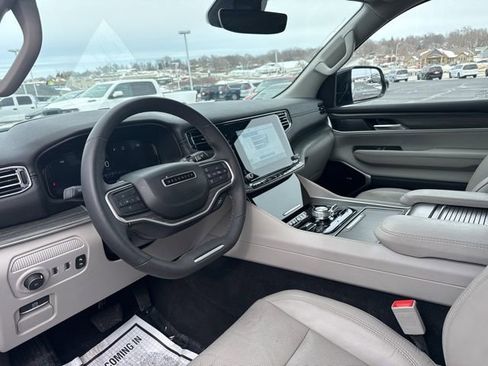 Used 2023 Jeep Wagoneer Series III w/ Premium Group I image 2