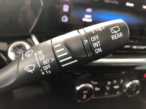 Used 2025 Chevrolet Trax RS w/ Driver Confidence Package FWD image 27