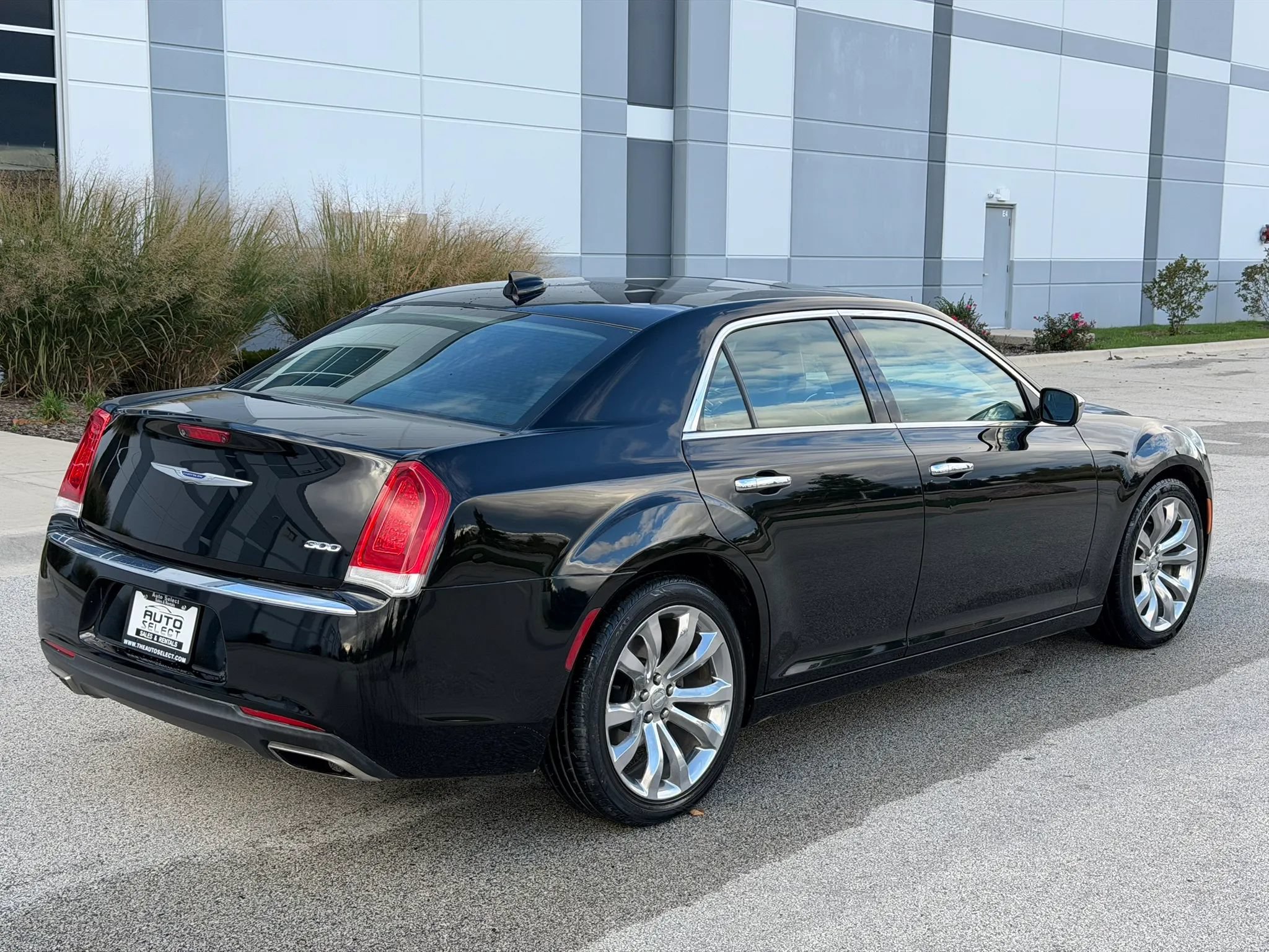 Used 2020 Chrysler 300 Limited RWD image 5