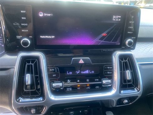 Used 2022 Kia Sorento SX w/ Panoramic Sunroof Package image 13