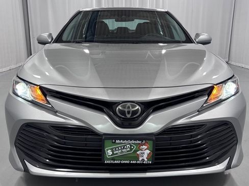 Used 2018 Toyota Camry LE FWD image 2