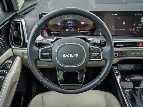 Used 2025 Kia Sorento S w/ Panoramic Sunroof Package FWD image 29