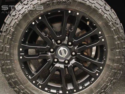 Used 2018 Nissan Titan SL AWD/4WD image 11