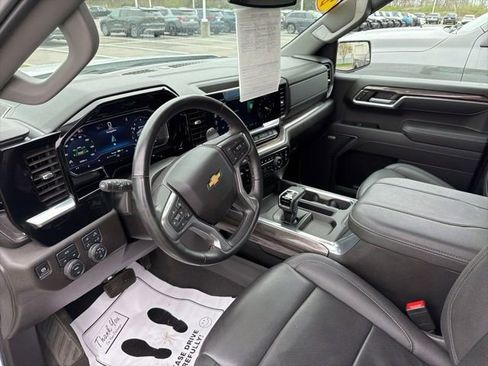 Used 2025 Chevrolet Silverado 1500 LTZ AWD/4WD image 16