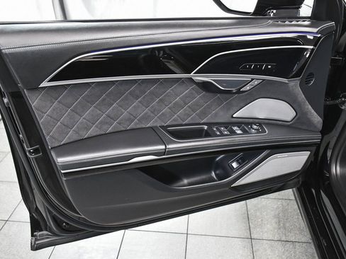 Used 2023 Audi S8 4.0T image 9