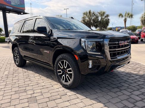 Used 2023 GMC Yukon AT4 w/ AT4 Premium Package AWD/4WD image 7