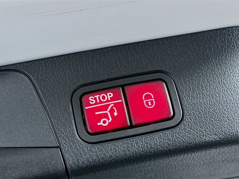 Used 2023 Mercedes-Benz GLB 250 image 28