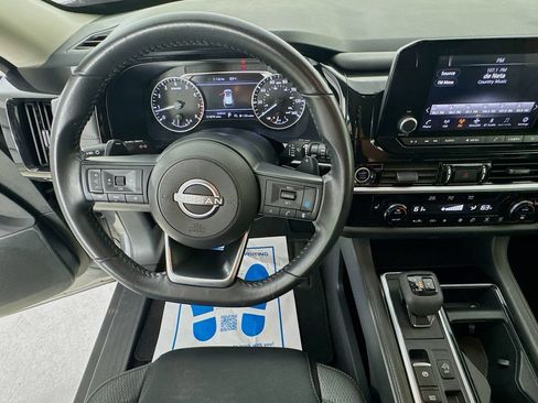 Used 2024 Nissan Pathfinder SV FWD image 11