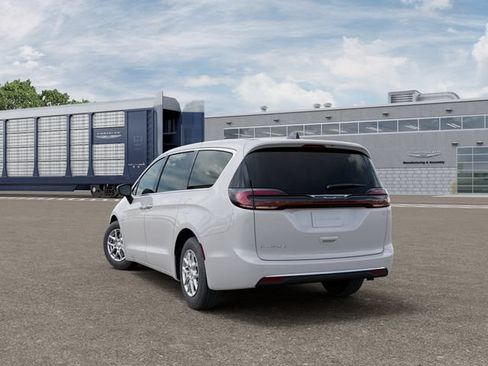 New 2027 Chrysler Pacifica Select FWD image 3