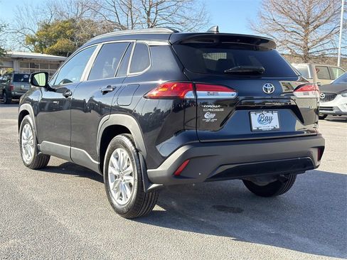 Used 2024 Toyota Corolla Cross LE image 3