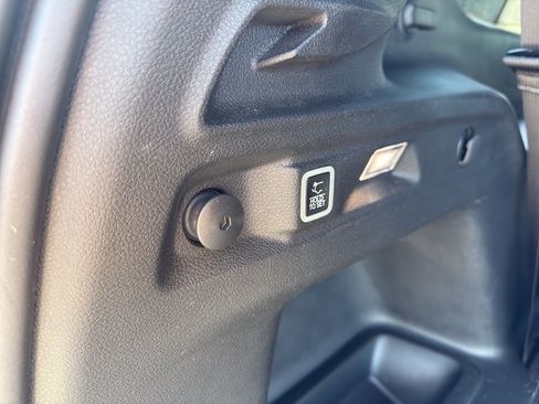 Used 2023 Jeep Grand Cherokee L Laredo RWD image 18