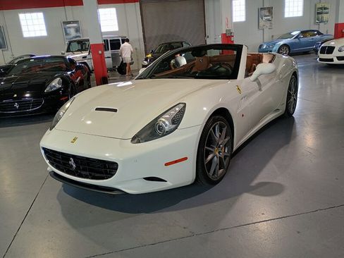 Used 2011 Ferrari California RWD image 1