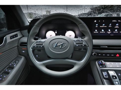 Certified 2025 Hyundai Palisade Calligraphy FWD image 16