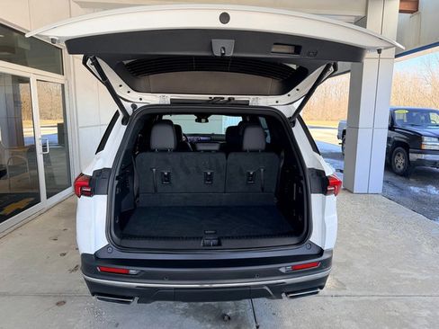 Used 2025 Buick Enclave Preferred image 9