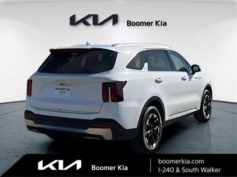 Certified 2025 Kia Sorento S w/ Panoramic Sunroof Package image 5