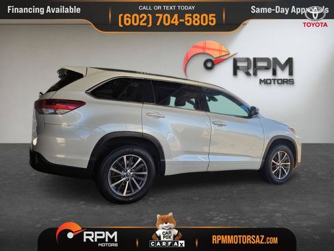Used 2017 Toyota Highlander XLE w/ Carpet Mat Package FWD image 25