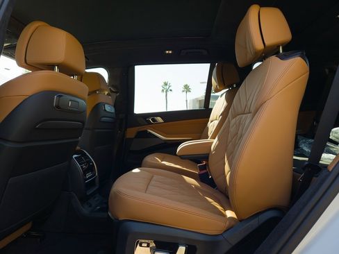 New 2026 BMW X7 xDrive40i w/ M Sport Package image 17